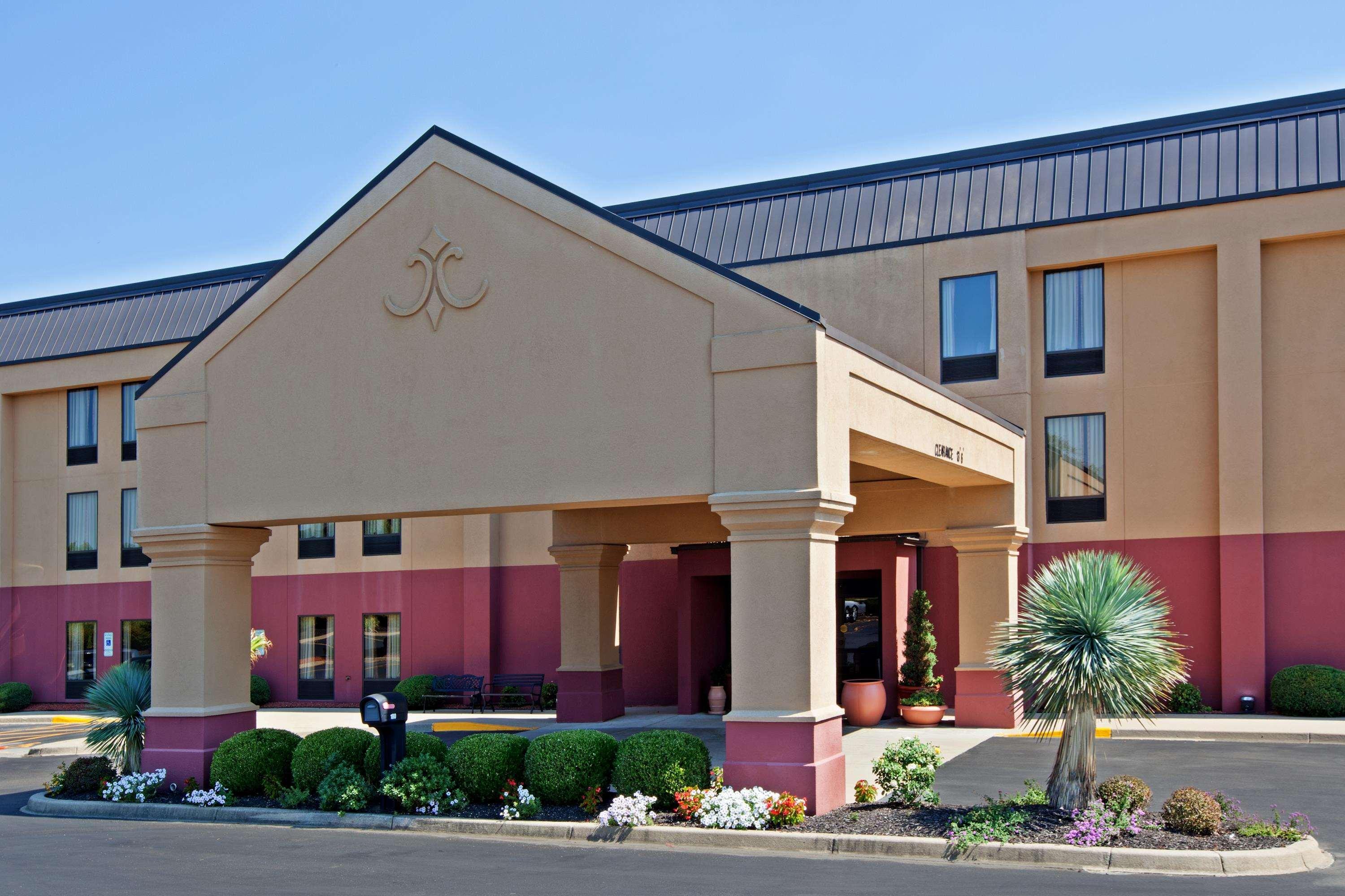Hampton Inn Louisville/I-65/Brooks Road Exterior photo